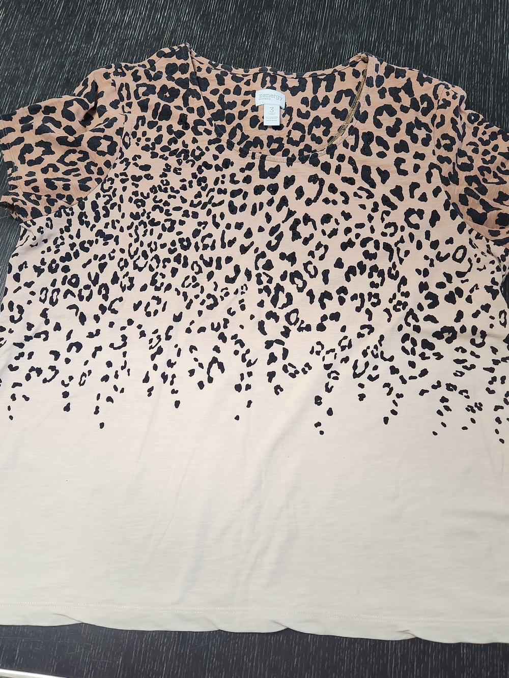 Leopard Print Short Sleeve V-Neck Tee - Beige & Black